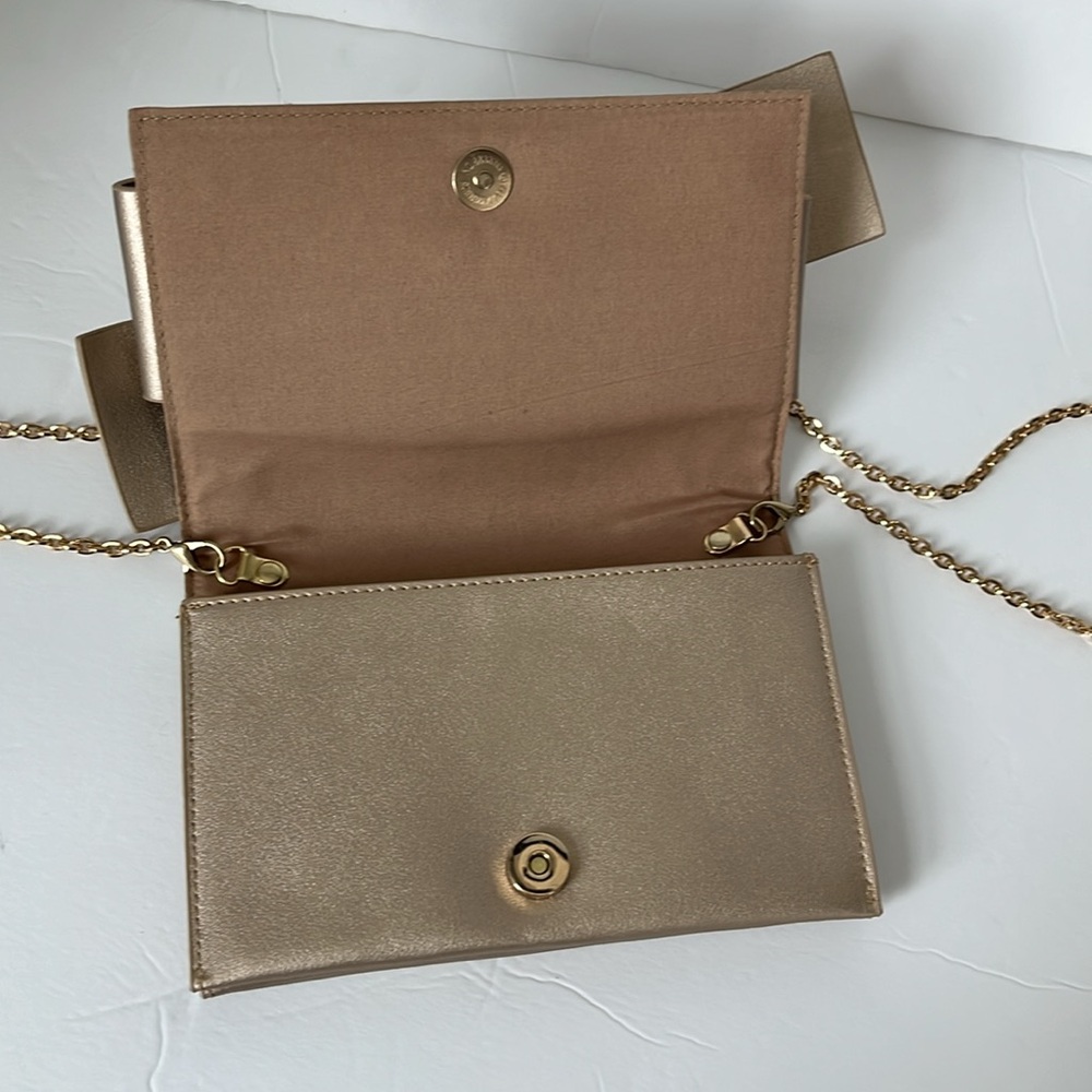 Gold bow purse - Picture 2 of 3